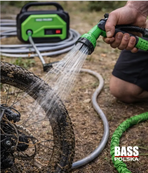 Портативная водяная помпа Bass Polska  8117 21V &mdash; аккумуляторная, со шлангом 10 м, для полива и перекачки воды