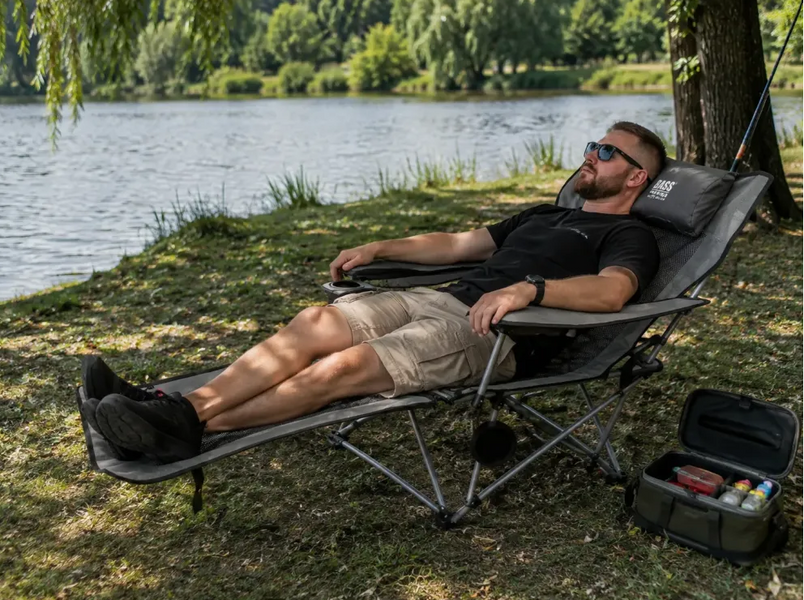 Рибальське крісло-шезлонг BASS POLSKA BH 30022 зі складаною конструкцією, регульованою спинкою та м&rsquo;яким матрацом, до 130 кг